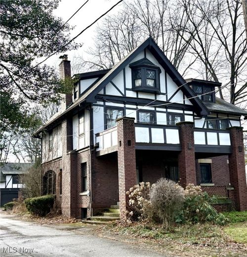 607 Copley Rd, Akron, OH, 44320-2311 | Card Image