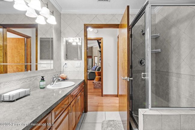 Guest bath- separate shower and tub | Image 22