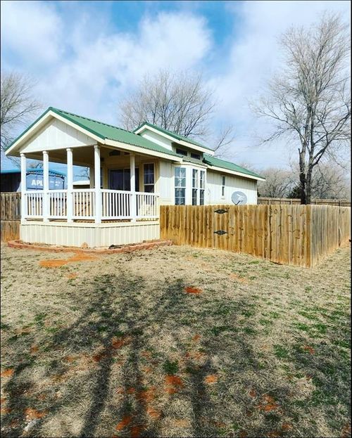 307 Main St, Arapaho, OK, 73620-9610 | Card Image