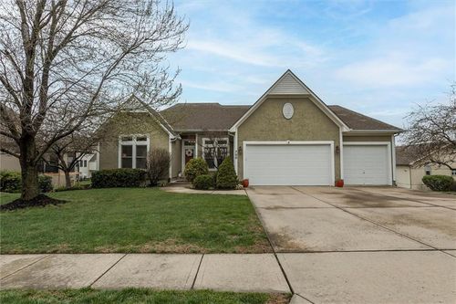 700 Winterstar Dr, Lee's Summit, MO, 64081-2678 | Card Image