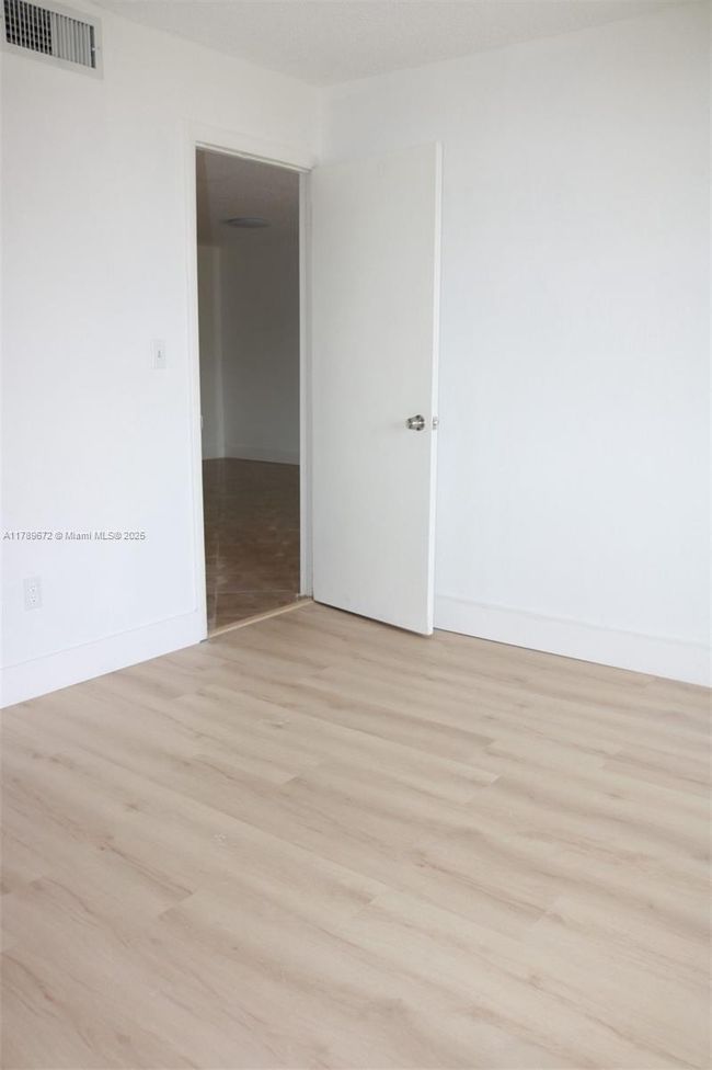 B304 - 3490 Foxcroft Rd, Condo with 2 bedrooms, 2 bathrooms and null parking in Miramar FL | Image 17