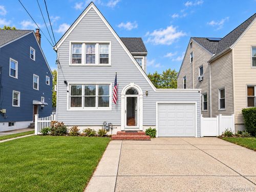 17 Kenmore Road, Hempstead, NY, 11581 | Card Image
