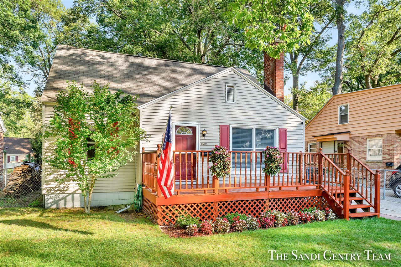 Beardsley Ave, Muskegon, MI 49441