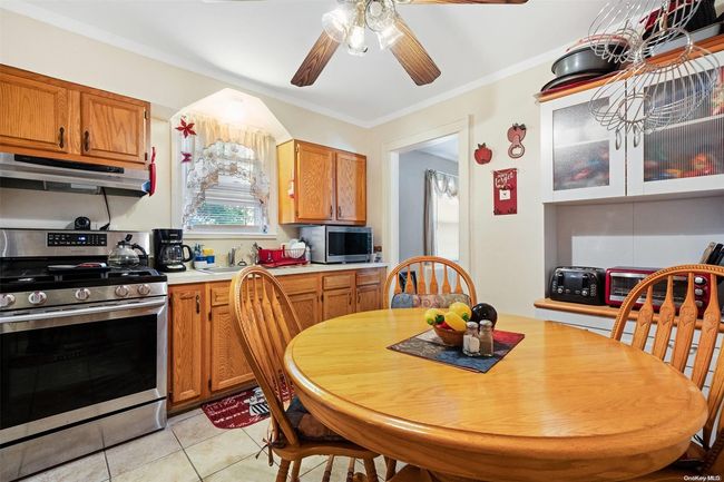 48 Davis St, House other with 3 bedrooms, 2 bathrooms and null parking in Freeport NY | Image 4