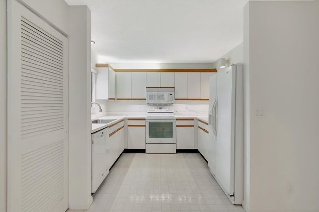 APT-1005 - 7509 Glendevon Ln, Condo with 2 bedrooms, 2 bathrooms and null parking in Delray Beach FL | Image 21