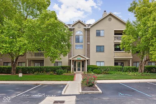 104-8820 Yardley Ct, Indianapolis, IN, 46268-4266 | Card Image