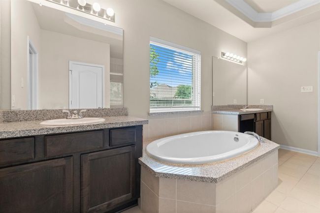 En-suite bathroom | Image 21