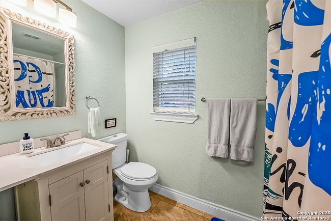 Bathroom/ Main Level | Image 11