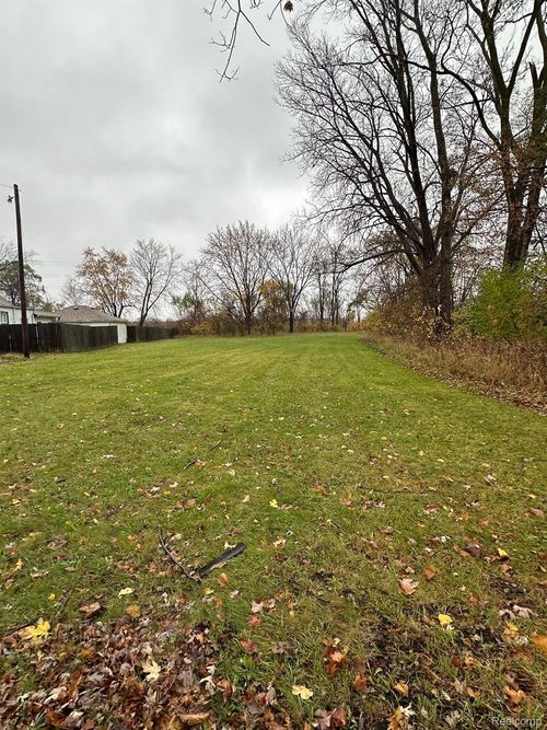 184 North Dr, Wyandotte, MI, 48192-2533 | Card Image