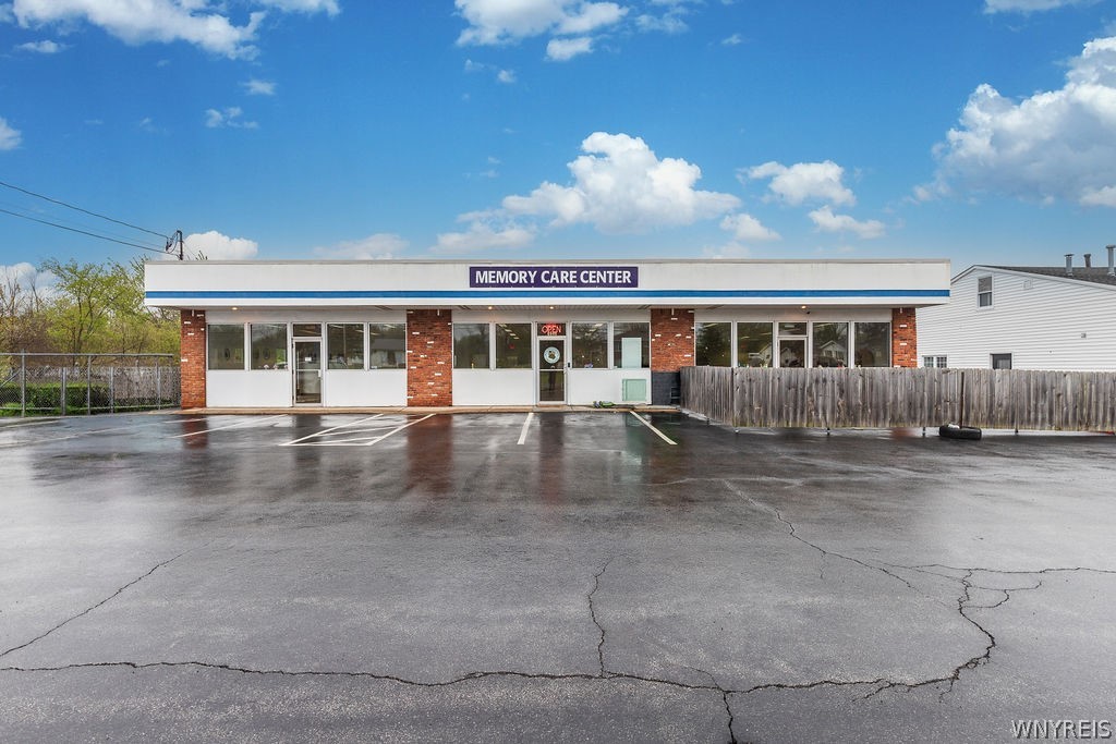 6640 Lincoln Ave, Lockport, NY 14094-6109