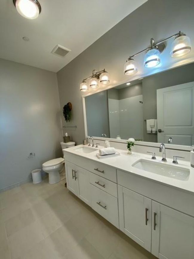 APT-4059 - 75 E Hoffman Ave, Condo with 2 bedrooms, 2 bathrooms and null parking in Lindenhurst NY | Image 9
