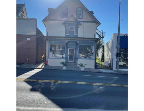 932 W Lancaster Ave, BRYN MAWR, PA, 19010-2696 | Card Image