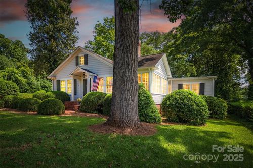 407 Highland Ave Sw, Lenoir, NC, 28645-5712 | Card Image