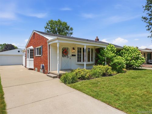 3170 Maxwell St, Trenton, MI, 48183-3415 | Card Image