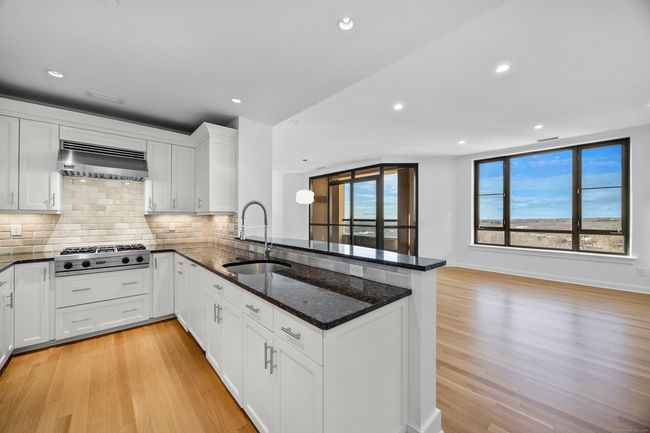 UNIT-1403 - 100 Parrott Dr, Condo with 2 bedrooms, 2 bathrooms and 3 parking in Shelton CT | Image 5