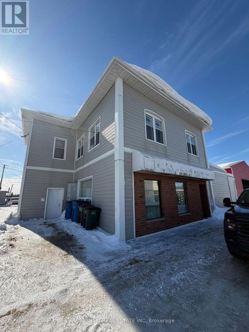 110-112 Third St W, Cochrane, ON, P0L1C0 | Card Image