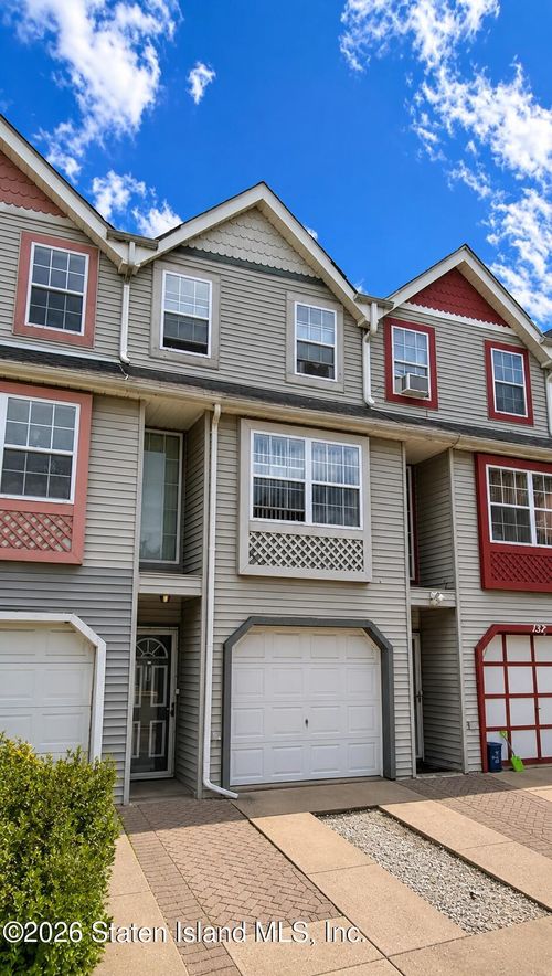135 Mariners Ln, Staten Island, NY, 10303-2548 | Card Image