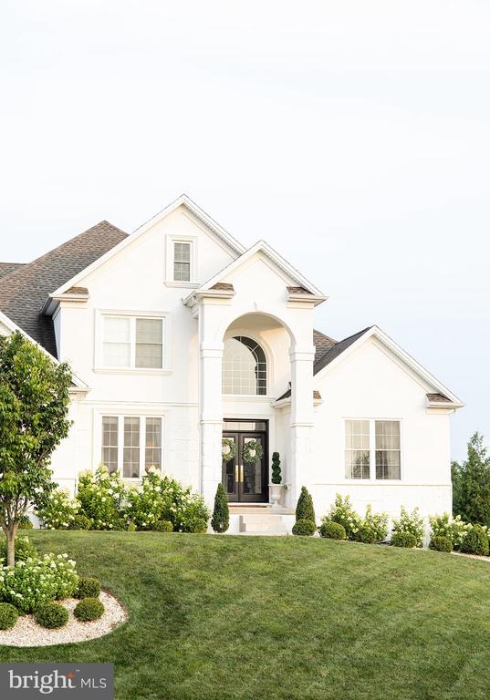 Winsford Ln, York, PA 17404