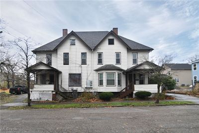 814-816 Bryson Street, Home with 8 bedrooms, 3 bathrooms and null parking in Youngstown OH | Image 1