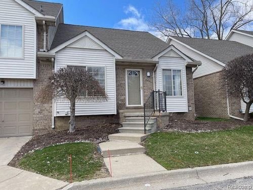 30885 Lee Frank Ln, Madison Heights, MI, 48071-2241 | Card Image
