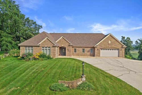 S94W23620 Kunzendorf Court, VERNON, WI, 53103 | Card Image