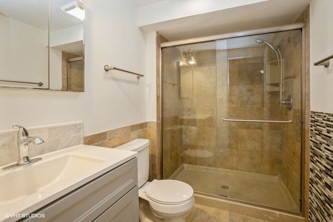 192 E Schubert Ave, Home with 3 bedrooms, 2 bathrooms and null parking in GLENDALE HEIGHTS IL | Image 9