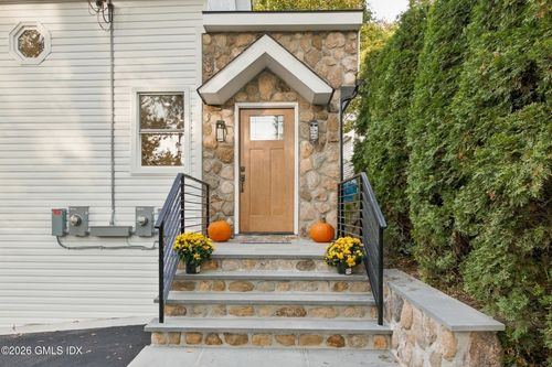18 Booth Pl, Greenwich, CT, 06830-6108 | Card Image