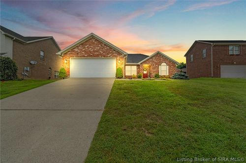 7904 Hollowview Dr, Sellersburg, IN, 47172-8918 | Card Image