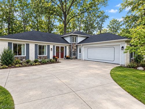 27831 Blossom Blvd, North Olmsted, OH, 44070-1722 | Card Image