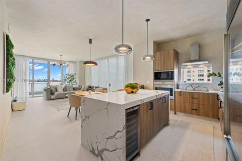 apt-810-2020 N Bayshore Dr, Miami, FL, 33137-5160 | Card Image