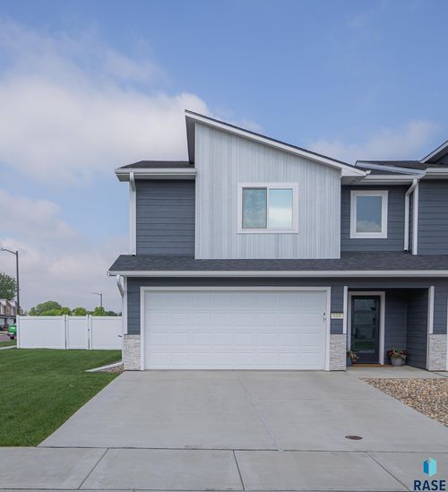 515 Harper Cir Circle, Harrisburg, SD, 57032 | Card Image