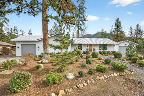 909 Upper Applegate Rd, Jacksonville, OR, 97530-9174 | Card Image