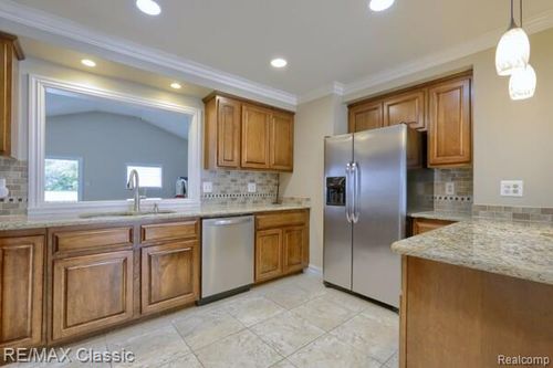 130 Blanche Dr, Troy, MI, 48098-2949 | Card Image