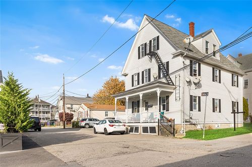 2 Chilton St, Bristol, RI, 02809-3369 | Card Image