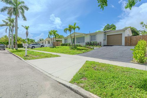 1717 16th Ct N, Lake Worth Beach, FL, 33460-6435 | Card Image
