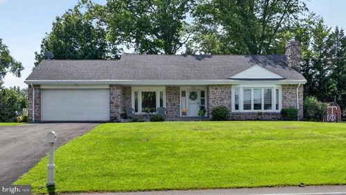 1532 Swamp Pike, GILBERTSVILLE, PA, 19525-9401 | Card Image