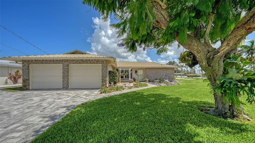 9207 Bimini Dr, BRADENTON, FL, 34210-2044 | Card Image