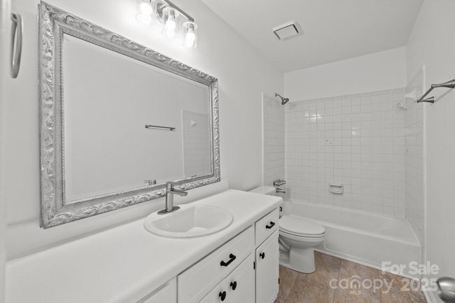Hallway - Full Bathroom | Image 26