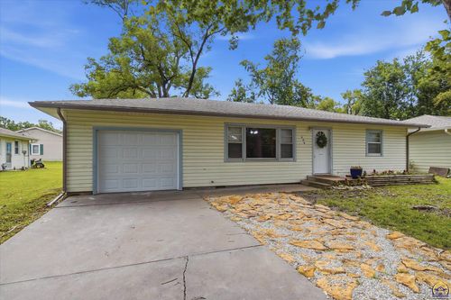 604 S 4th St, Osage City, KS, 66523-1504 | Card Image