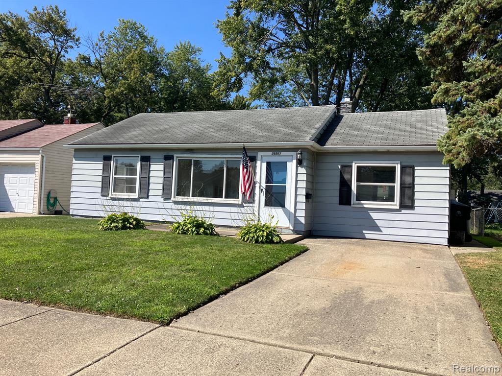 Kathy St, Roseville, MI 48066