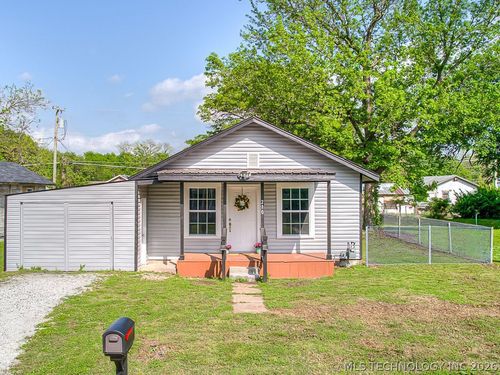 210 N Seminole Ave, Bartlesville, OK, 74003-2430 | Card Image