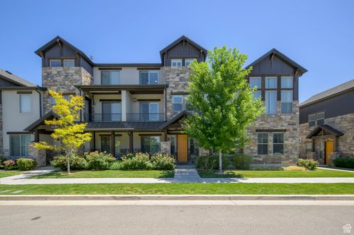 10465 S Beetdigger Blvd, Sandy, UT, 84070-1343 | Card Image