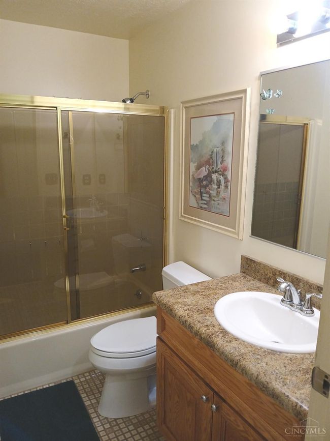 5292 Eaglesnest Dr, Condo with 2 bedrooms, 2 bathrooms and null parking in Cincinnati OH | Image 11