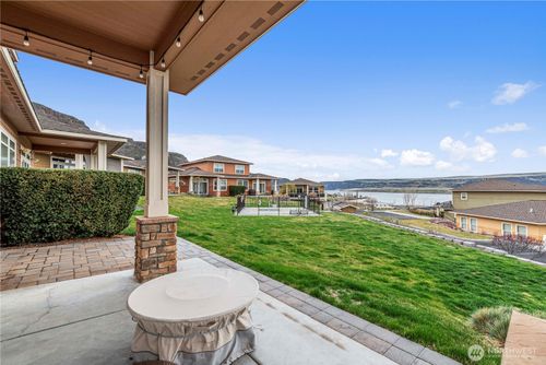 a76-9122 Red Hawk Ln Nw, Quincy, WA, 98848-9108 | Card Image