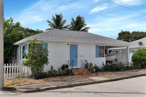 711 11th Ave N, Lake Worth Beach, FL, 33460-2217 | Card Image