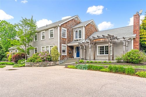 74 Oakwoods Dr, South Kingstown, RI, 02879-2517 | Card Image
