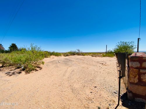 709 Rosencrans St, Chaparral, NM, 88081-7660 | Card Image