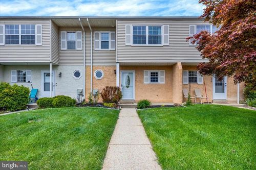 330 Carlyn Ct, DOWNINGTOWN, PA, 19335-4207 | Card Image