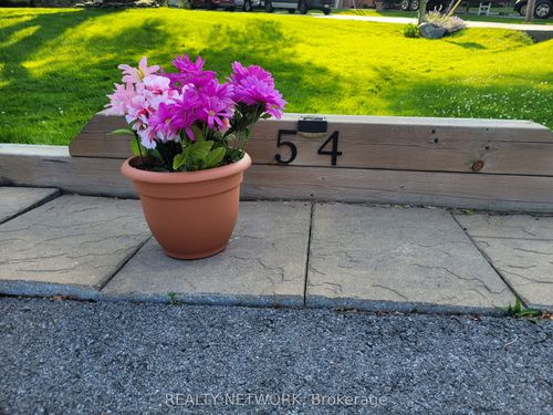 54 Valley Rd, Saint Catharines, ON, L2S1Y6 | Card Image