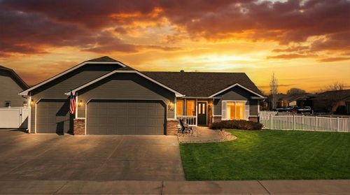 943 Pioneer Dr, Fruita, CO, 81521-8822 | Card Image